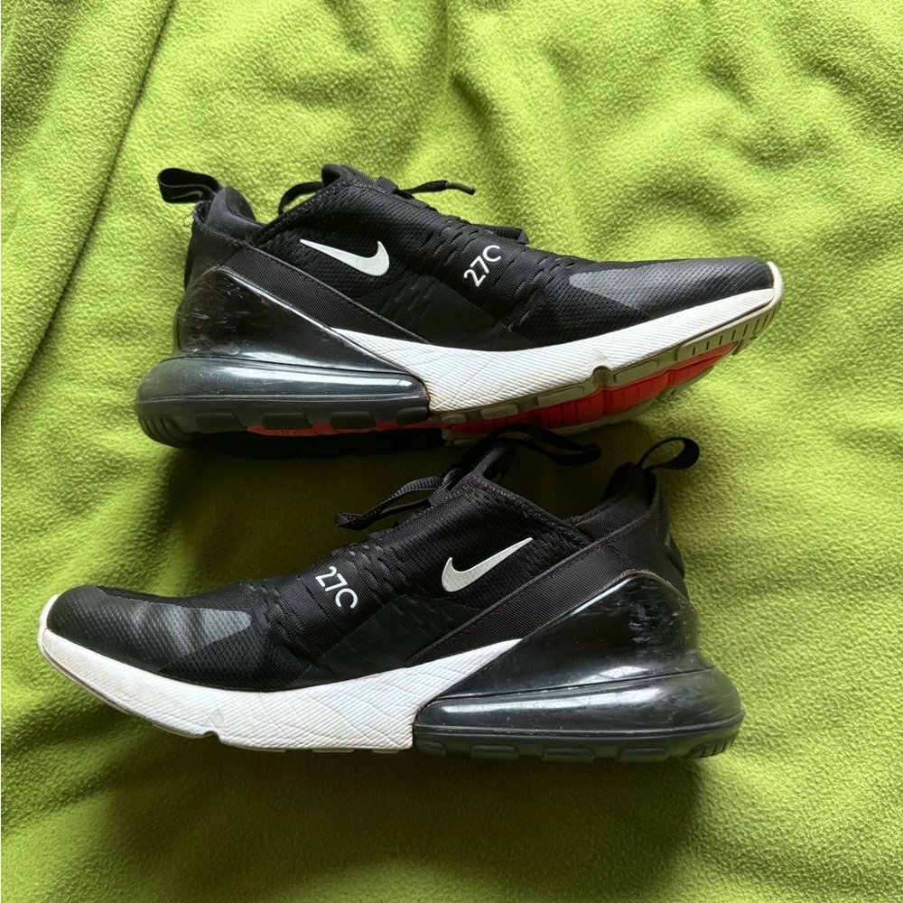 Nike 270s men’s 9.5
